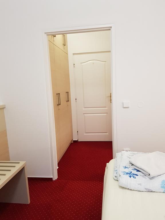Hotel Bax Znojmo Esterno foto