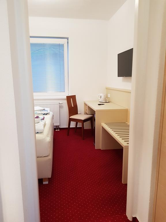 Hotel Bax Znojmo Esterno foto