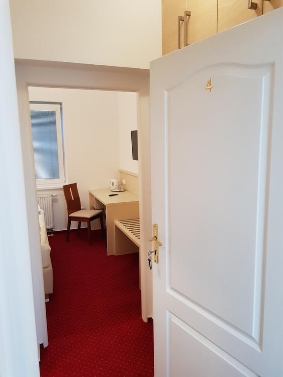 Hotel Bax Znojmo Esterno foto