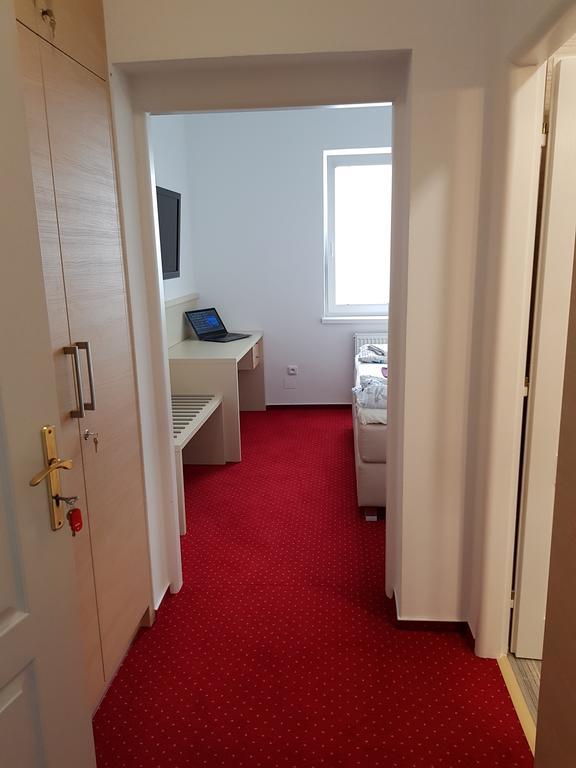 Hotel Bax Znojmo Esterno foto